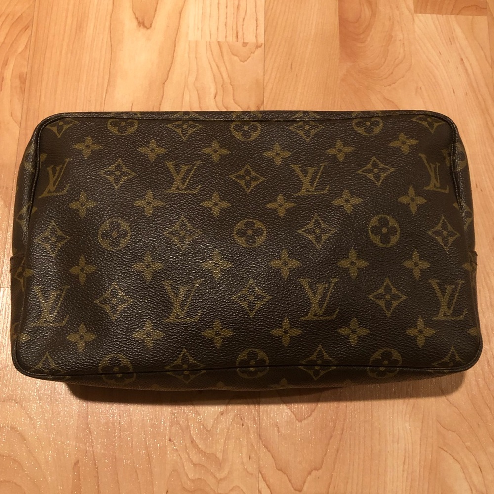 Authentic Louis Vuitton Trousse Toilette 28